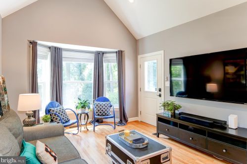 716 Beall Ave, Rockville MD 20850-2107 exterior