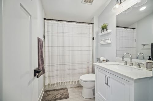 5821 Napoleon Ave, Chicago IL  60631-2624 exterior