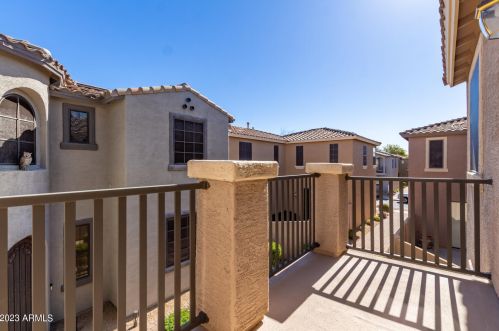 2376 Dusty Wren Dr, Phoenix AZ  85085-7032 exterior