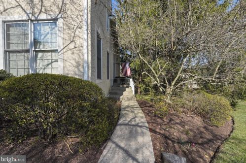 165 Monmouth Cir, Berwyn, PA 19312-2080