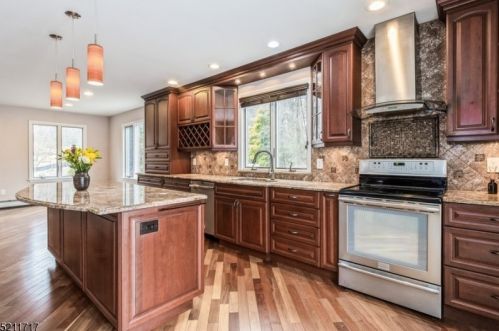 10 Mountainside Dr, Dover NJ  07869-2217 exterior