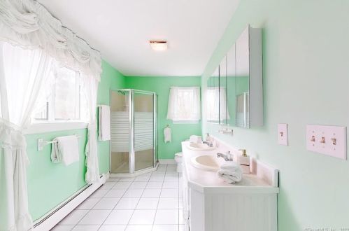 47 Waterman St, Killingly CT 06239-4240 exterior