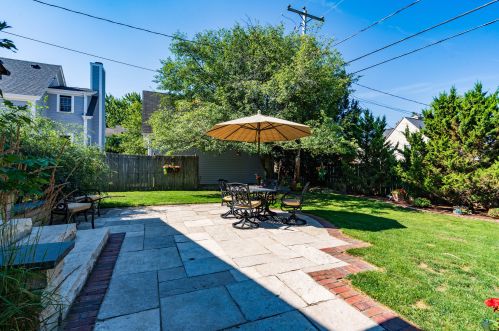 5925 Lk Dr, Milwaukee WI 53217-4629 exterior