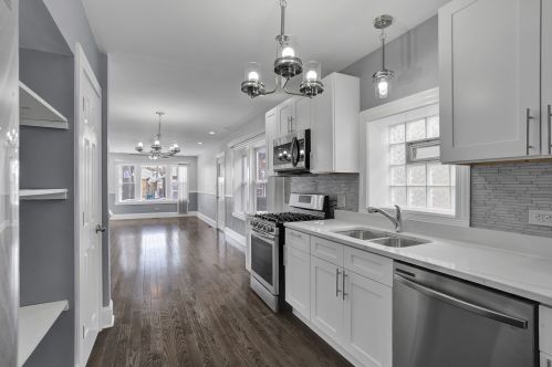 8232 Ridgeland Ave, Chicago IL  60617-1744 exterior