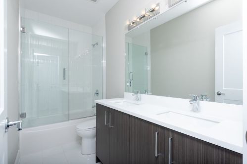 6502 University Ave, Chicago IL 60619-1327 exterior