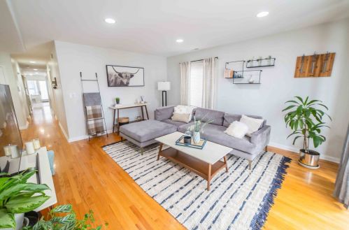 4716 Addison St, Chicago, IL 60641-3762