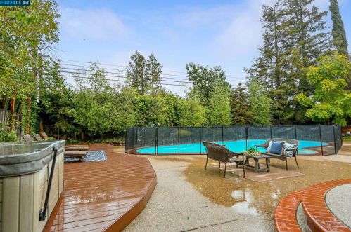 5143 Coral Ct, Concord CA 94521-2315 exterior