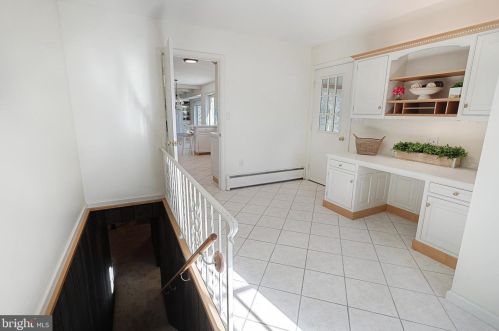 869 Fairview Dr, Hanover PA 17331-9747 exterior