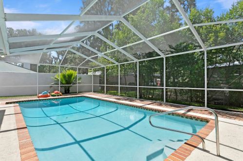 708 Grand Cir, Tampa FL  33617-7844 exterior