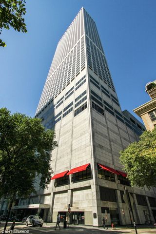 180 Pearson St, Chicago IL  60611-2130 exterior