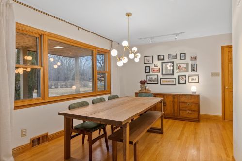 9360 Sleepy Hollow Ln, Milwaukee WI  53217-1242 exterior