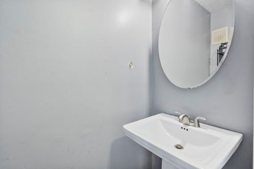 501 Bonnie Brae Dr, Moon Twp PA  15108-3851 exterior