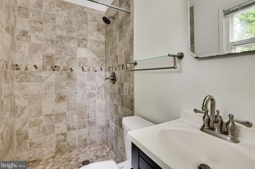 4301 Laurel Rd, Alexandria VA 22309-2520 exterior