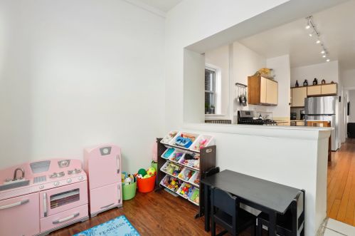 1466 Farragut Ave, Chicago IL 60640-1010 exterior