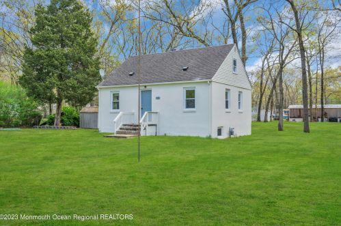 631 Maria St, Jackson Twp NJ  08527-5285 exterior