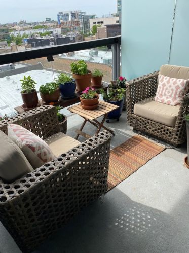 860 Blackhawk St, Chicago IL  60642-2510 exterior