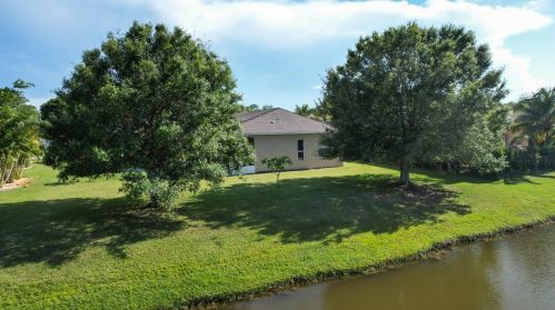 2811 Serenity Cir, Fort Pierce FL 34981-5054 exterior