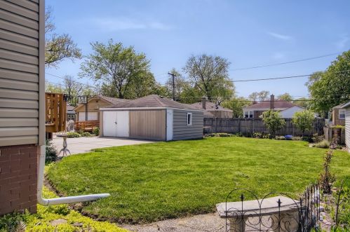 2230 12 Ave, Broadview IL 60153-1404 exterior