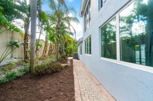 1710 2 Ave, Boca Raton FL 33432-7229 exterior