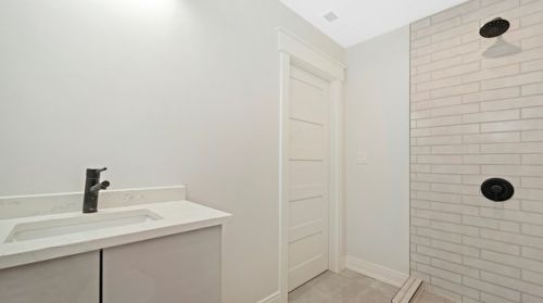 1837 Mozart St, Chicago IL 60647-5111 exterior