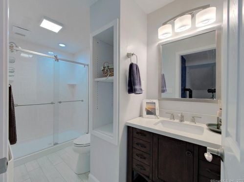 39 Tra Mart Dr, Uncasville CT  06382-1115 exterior