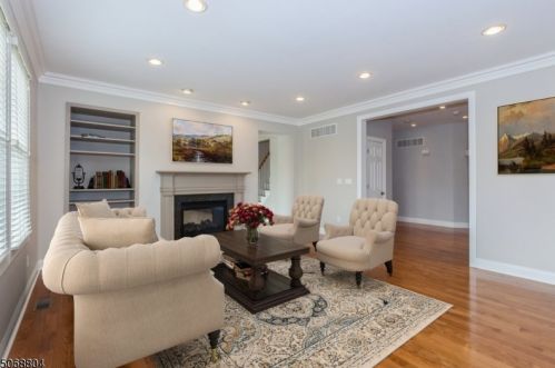 10 Baxter Ln, Town Center NJ 07052-1429 exterior