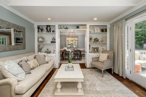 385 Castleridge Dr, Atlanta GA 30342-1312 exterior