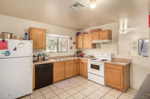 506 Iroquois Ave, Tucson AZ 85745-3161 exterior