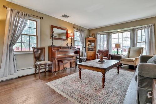 7 Maryland Ave, Armonk NY  10504-2030 exterior