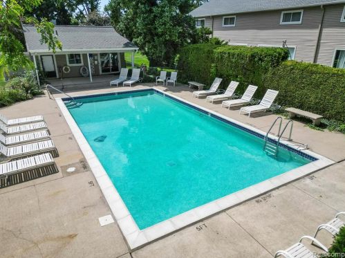 759 Kirts Blvd, Troy MI 48084-4844 exterior