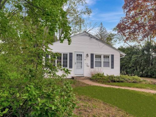 27 Ida Ln, Woonsocket, RI 02895-6244