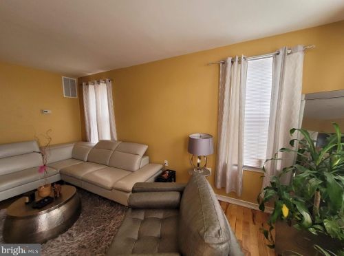 1813 Tobias Dr, Washington DC 20020-2955 exterior