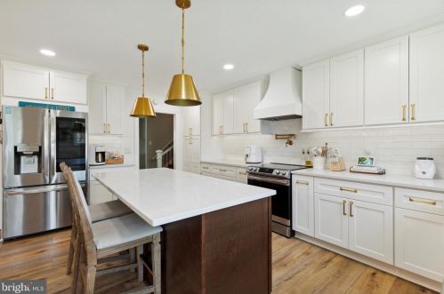 304 Pheasant Dr, Huntingdon Valley PA  19006-3038 exterior