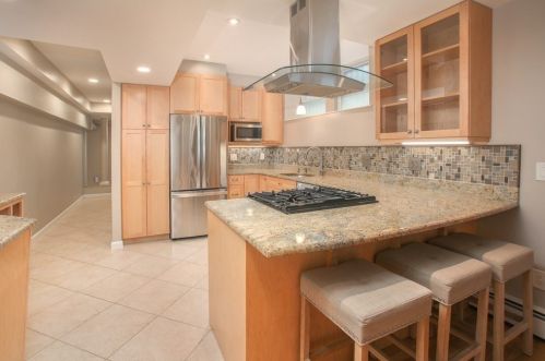 55 Thatcher St, Brookline, MA 02446-3563