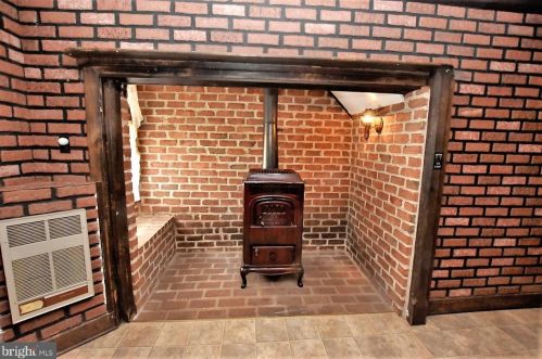 795 Abbottstown Pike, Hanover PA 17331-8235 exterior