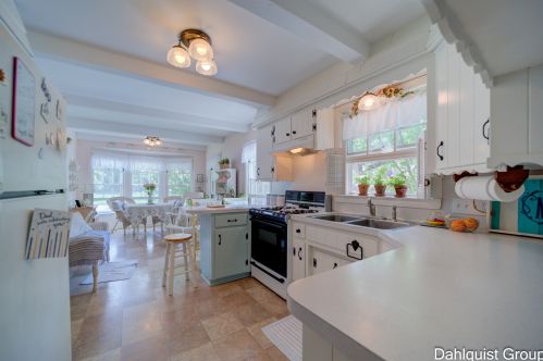 806 Moulton Ave, Meskegon MI 49445-2921 exterior