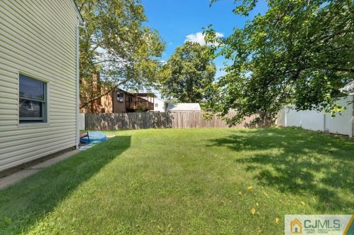 28 Baltic St, Edison NJ 08820-2725 exterior