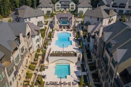 6607 Beacon Dr, Atlanta GA 30328 exterior