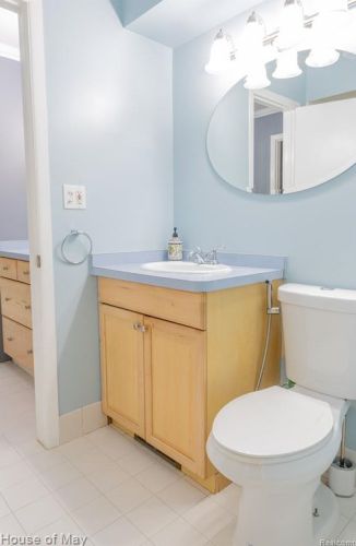 805 Kirts Blvd, Troy MI 48084-4825 exterior