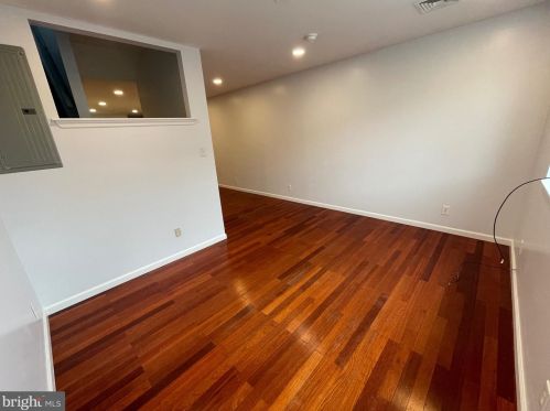 1239 6 St, Philadelphia PA 19140-4561 exterior