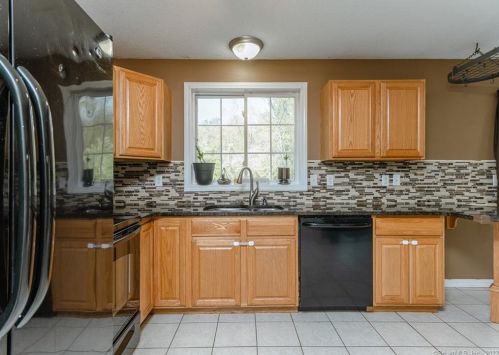 1893 Upper Maple St, Killingly CT 06241-1513 exterior