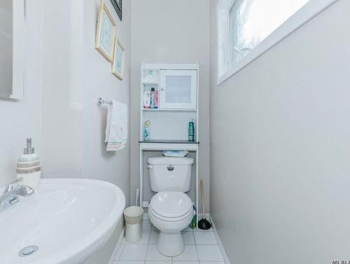 44 Harvest Ln, Commack NY 11725-1529 exterior