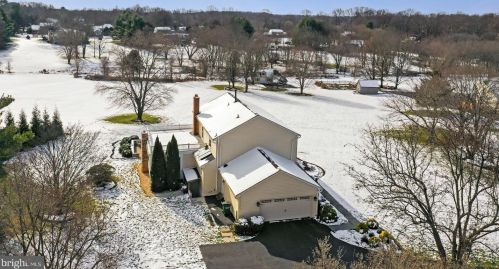 19840 Meredith Dr, Rockville MD 20855-2426 exterior