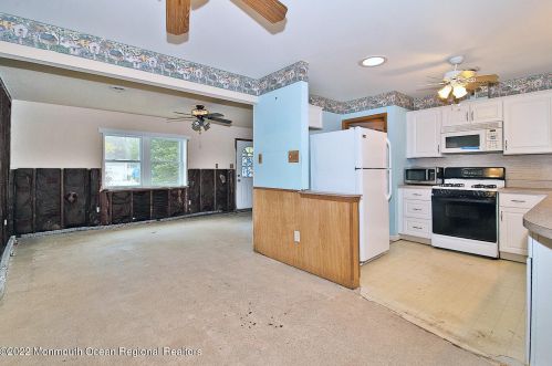 202 Conifer Dr, Lacey NJ 08731-3003 exterior