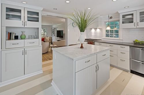 236 Norwalk Rd, Norwalk CT 06850-4318 exterior