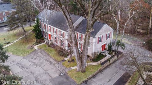 1439 Lantern Ln, Rochester, MI 48306-4240