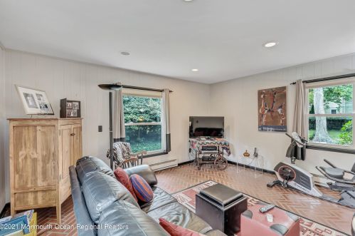 600 Edgemere Dr, Red Bank NJ 07711 exterior