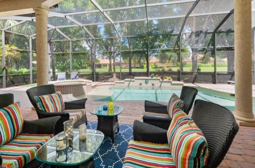 8978 Shenendoah Cir, Naples FL 34113-1670 exterior