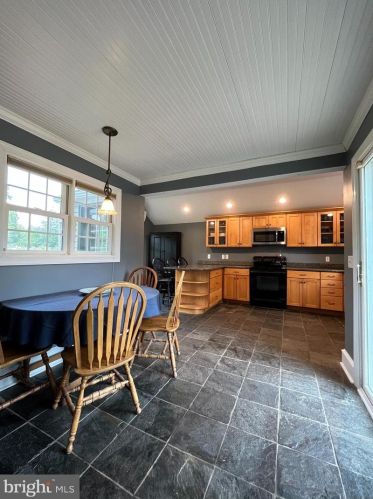 272 Old Middletown Rd, Media PA 19063-4832 exterior