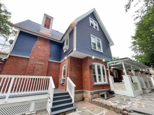 2 Linden Pl, Middletown NY 10940-4824 exterior